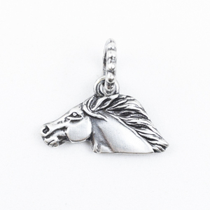 lot 213 image: Horse Head silver tone base metal pendant (no chain).
