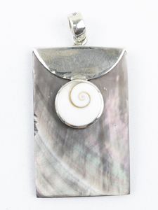 lot 218 image: Beautiful Abalone sterling silver pendant (no chain).