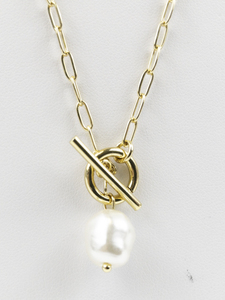 lot 224 image: Pearl & Paper Clip Link Gold Tone Base Metal Pendant Necklace .