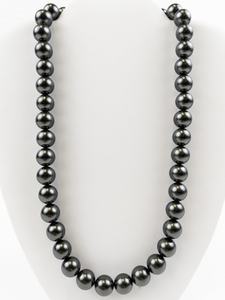 lot 237 image: Simulated Tahtitian Colored Silver Tone Base Metal Bead Necklace. New Old Stock