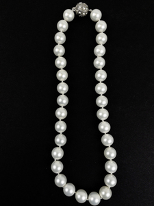 lot 255 image: White Silver Tone Base Metal Bead Necklace. New Old Stock