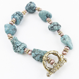 lot 258 image: Turquoise & Pink Freshwater Pearl Gold Tone Base Metal Bead Bracelet . New Old Stock