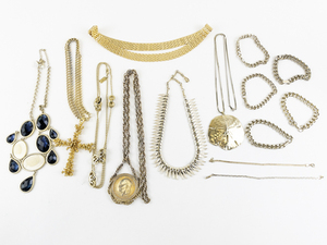 lot 268 image: Group of 14 Chunky Gold Tone Base Metal Necklaces & Bracelets.