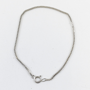 lot 158 image: Classic Box Chain Link Sterling Silver Chain Bracelet .