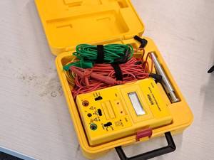 lot 613 image: Extech Instruments Earth Resistance Tester 382152 with Case