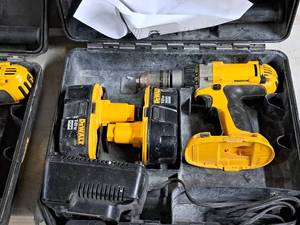 lot 638 image: DeWalt 12 XRP 18V Cordless DrillDriver DC920 with (2) Batteries, (1) Charger,  Case