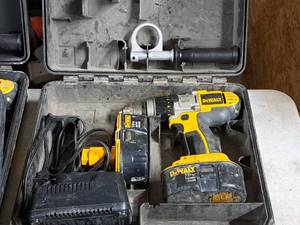 lot 639 image: DeWalt 12 XRP 18V Cordless DrillDriver DC920 with (2) Batteries, (1) Charger,  Tool Handle, Case