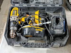lot 644 image: DeWalt 12 XRP 18V Cordless DrillDriver DC920 with (2) Batteries, (1) Charger,  Case