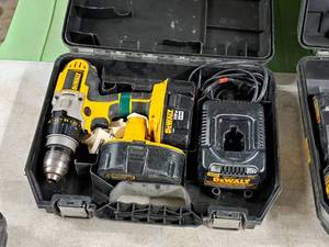 lot 643 image: DeWalt 12 XRP 18V Cordless DrillDriver DC920 with (2) Batteries, (1) Charger,  Case