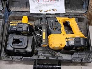 lot 652 image: DeWalt 18V SDS Hammer DC212 with (2) Batteries, (1) Charger,  Tool Handle, Case
