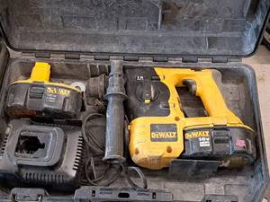 lot 657 image: DeWalt 18V SDS Hammer DC212 with (2) Batteries, (1) Charger,  Tool Handle, Case
