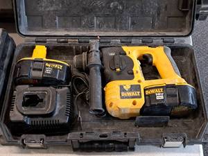 lot 662 image: DeWalt 18V SDS Hammer DC212 with (2) Batteries, (1) Charger,  Tool Handle, Case