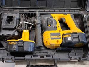 lot 653 image: DeWalt 18V SDS Hammer DC212 with (2) Batteries, (1) Charger,  Tool Handle, Case
