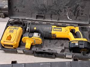 lot 678 image: DeWalt Variable Speed 18V Reciprocating Saw DC385 with (2) Batteries, (1) Charger, Case