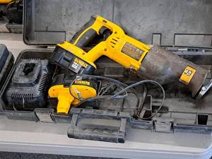 lot 669 image: DeWalt Variable Speed 18V Reciprocating Saw DC385 with (2) Batteries, (1) Charger, Case