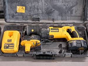 lot 672 image: DeWalt Variable Speed 18V Reciprocating Saw DC385 with (2) Batteries, (1) Charger, Case