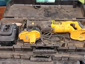 lot 680 image: DeWalt Variable Speed 18V Reciprocating Saw DC385 with (1) Battery, (1) Charger, Case