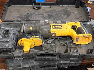 lot 682 image: DeWalt Variable Speed 18V Reciprocating Saw DC385 with (1) Battery, (1) Charger, Case