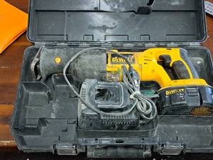 lot 683 image: DeWalt Variable Speed 18V Reciprocating Saw DC385 with (1) Battery, (1) Charger, Case