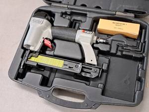 lot 689 image: Porter-Cable Air Narrow Crown Stapler with Case