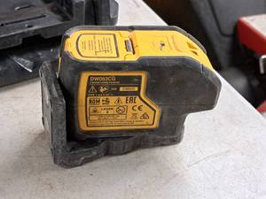 lot 684 image: DeWalt 6V 3 Beam Laser Pointer DW083CG with Case