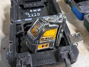 lot 685 image: DeWalt 4.5V Laser Chalk Line Generator DW088CG with Case