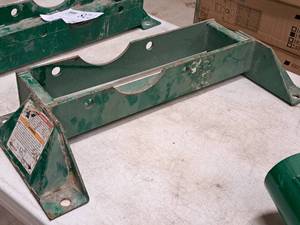 lot 729 image: Greenlee MotorCapstan Mount