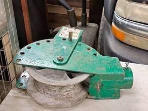 lot 752 image: Greenlee Pipe Bender Elbow Attachment #00863 with Extra Bracket (attached)
