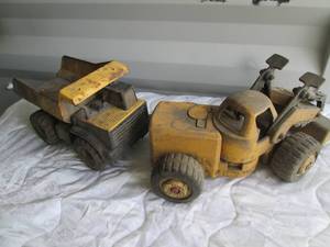 lot 12 image: Vintage metal Tonka Dump truck and ...