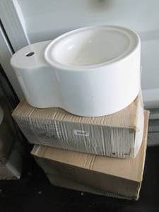 lot 20 image: Lot of (4) lightweight fiberglass c...