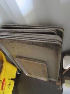 lot 22 image: Bundle of professional size baking ...