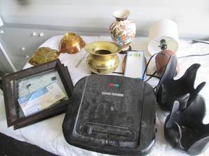 lot 28 image: Brass and ceramic vase and home dec...