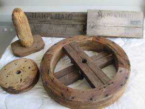 lot 31 image: Vintage wooden Wonders includes Hai...