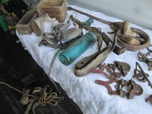 lot 38 image: Vintage Wood, metal and glass treas...