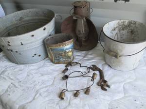 lot 41 image: Vintage wash basin, Enamelware pail...