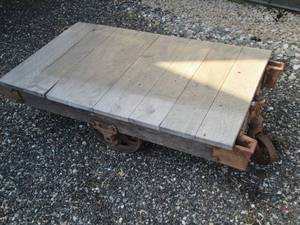 lot 49 image: Vintage Wood platform cart with hea...