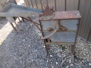 lot 55 image: Antique metal freestanding hand cra...
