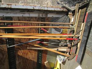 lot 78 image: Shop brooms, floor scrubbers, squee...