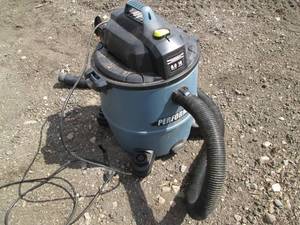 lot 92 image: Performax 16-gallon 6.0HP Shop vac...