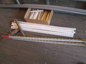 lot 100 image: Pair of t-posts plus metal wall she...