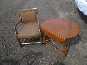 lot 107 image: Vintage Wood framed and padded deco...