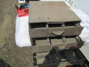 lot 111 image: Vintage metal 3-drawer part organiz...