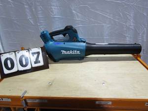 lot 7 image: Makita Cordless Blower