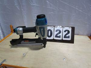 lot 22 image: Makita 716 Medium Crown Stapler