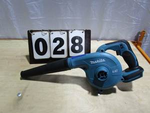 lot 28 image: Makita 3 Speed Blower