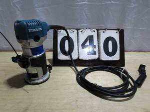 lot 40 image: Makita Compact Router