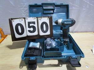 lot 50 image: Makita Cordless CXT Impact Driver Kit