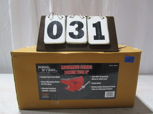 lot 31 image: Real Steel Mechanic 8 Bench Vise