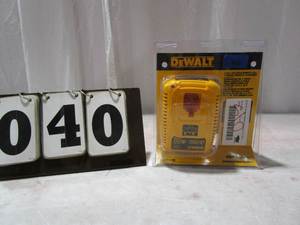lot 40 image: DeWalt Battery Charger
