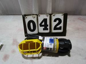 lot 42 image: Bayco Incandescent Work Light